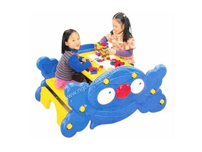 Bàn Xếp Hình và Bập Bênh Con Ong