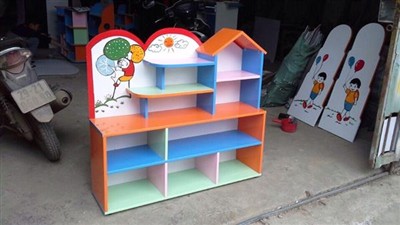 Giá đồ chơi học liệu bằng nhựa